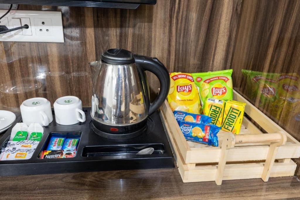 Hotel City Liit Delhi Airport Нью-Дели Экстерьер фото