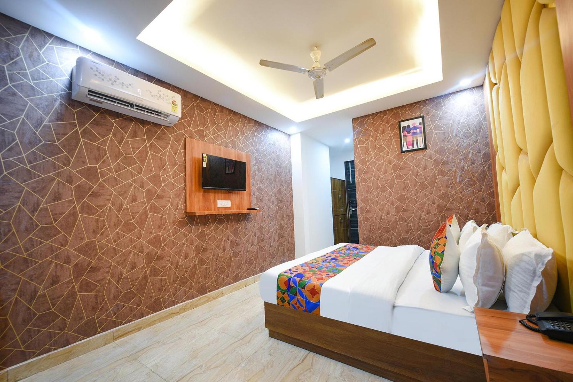 Hotel City Liit Delhi Airport Нью-Дели Экстерьер фото