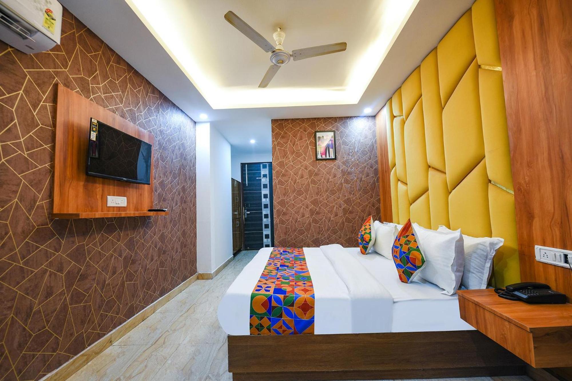 Hotel City Liit Delhi Airport Нью-Дели Экстерьер фото