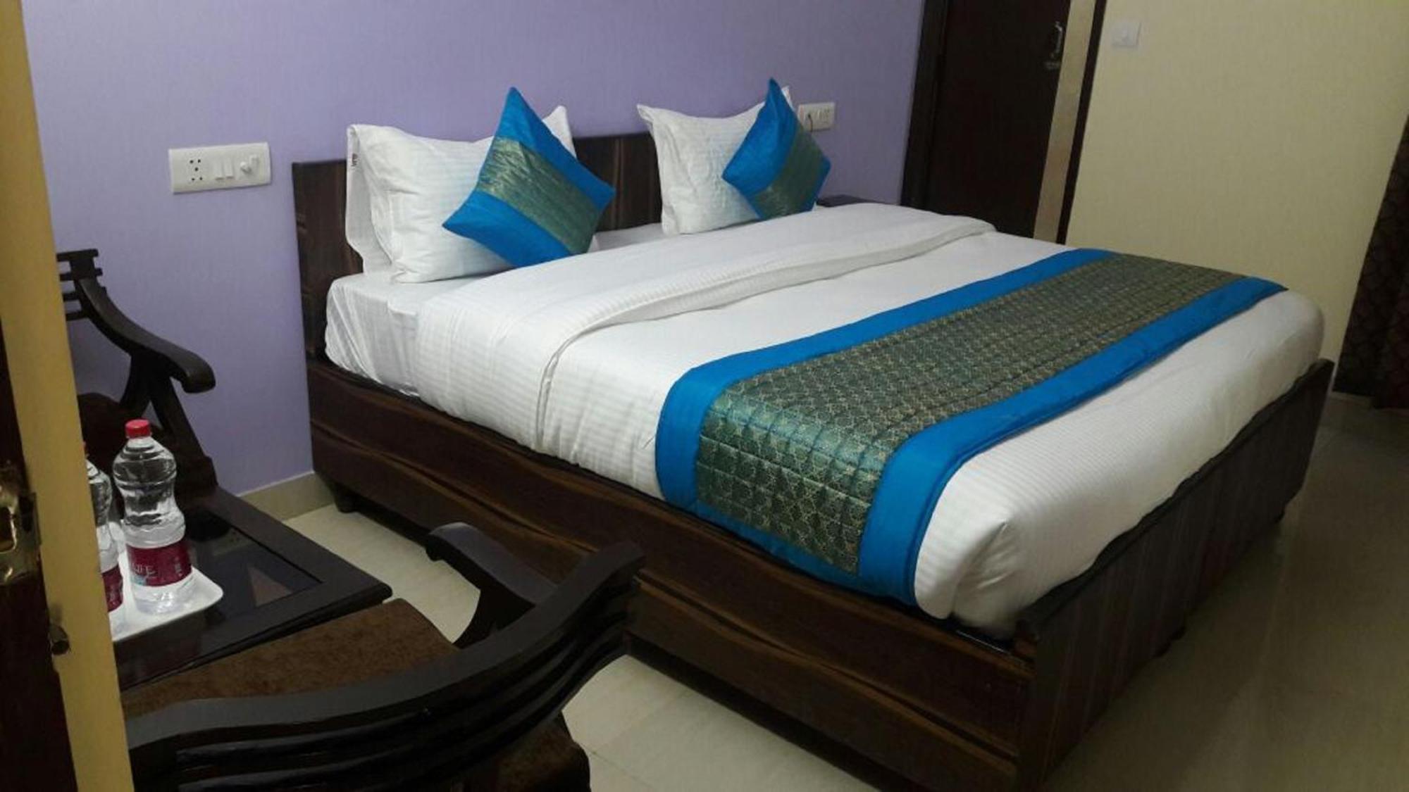 Hotel City Liit Delhi Airport Нью-Дели Экстерьер фото